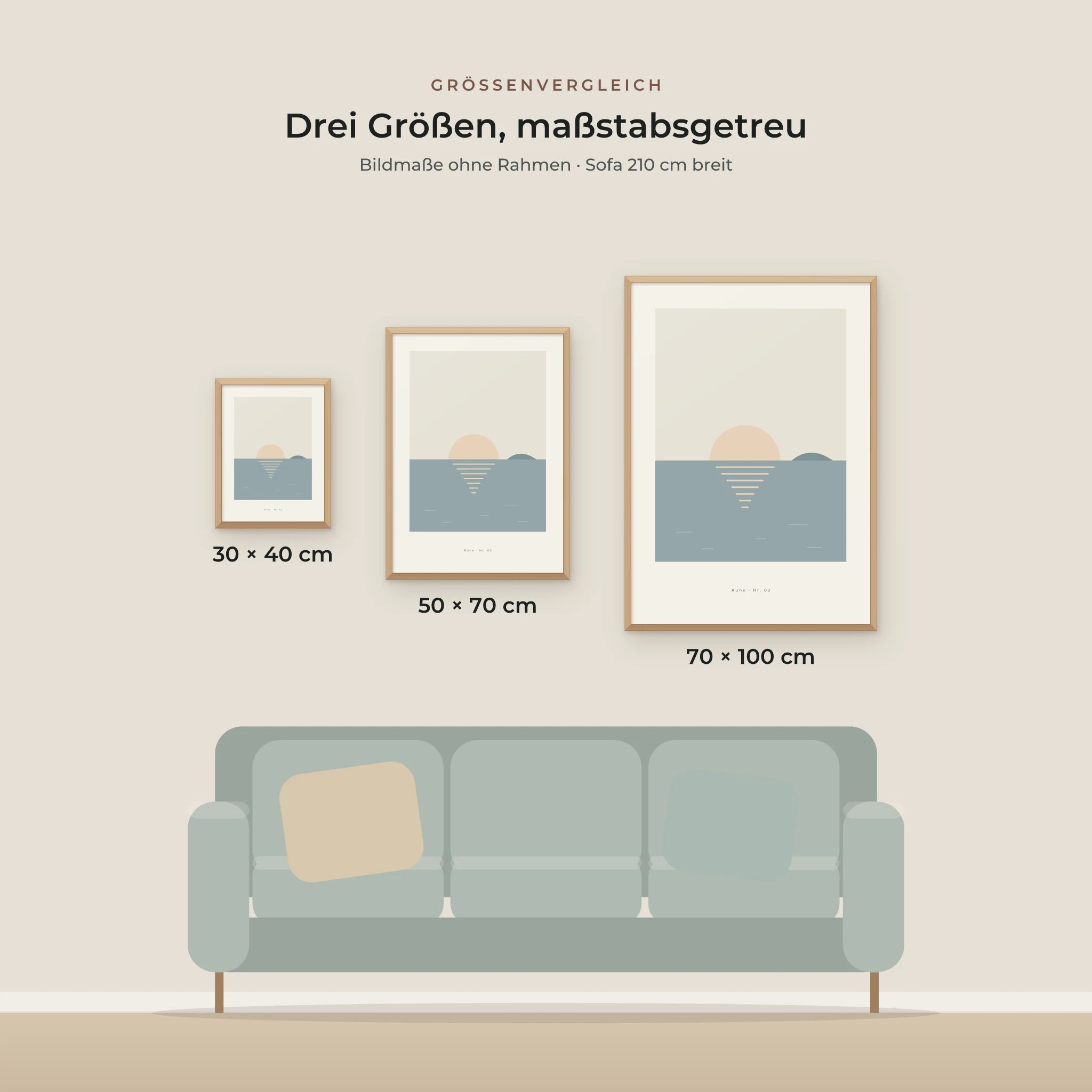 Größenvergleich: Horizont in 30 × 40, 50 × 70 und 70 × 100 cm über einem Sofa