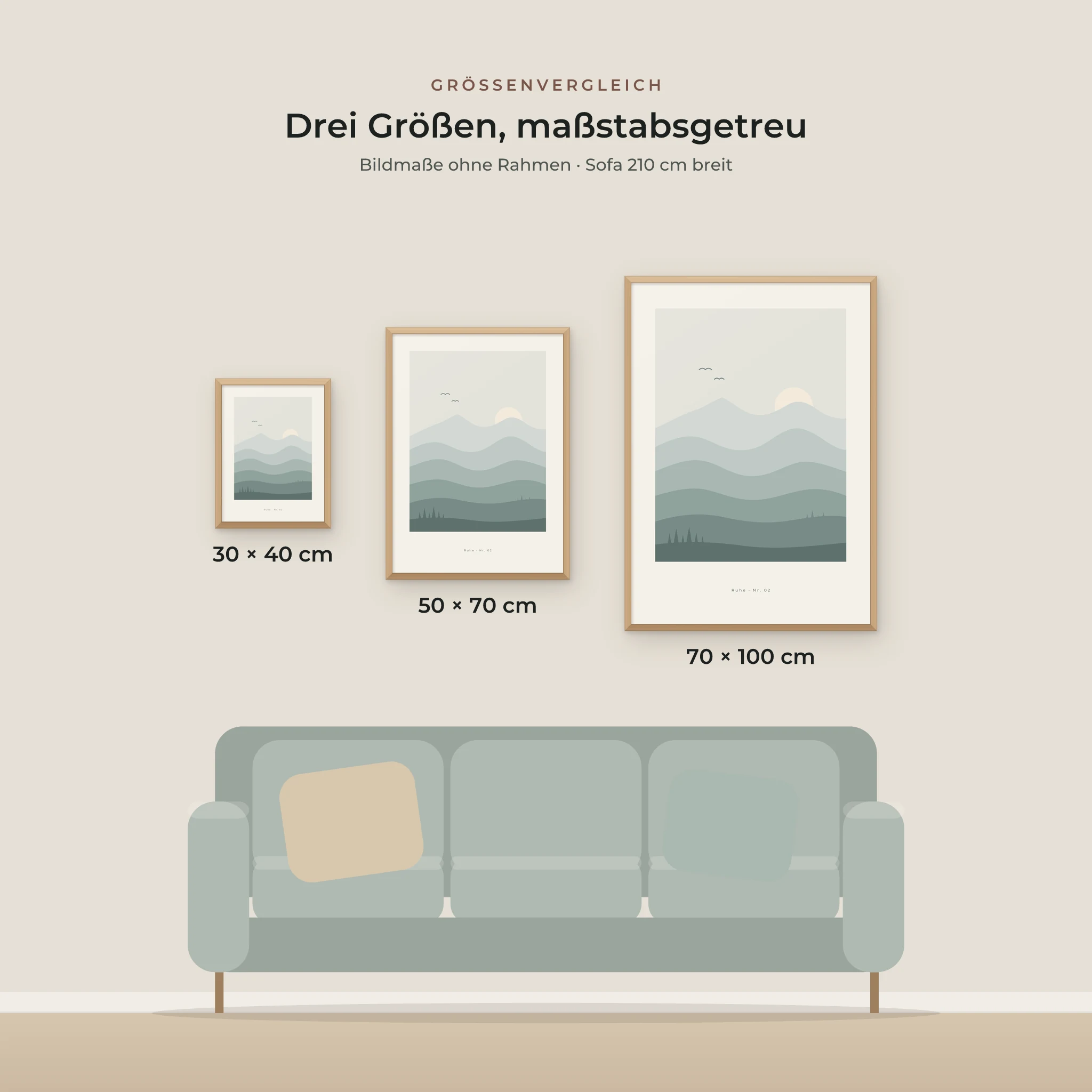 Größenvergleich: Nebelhügel in 30 × 40, 50 × 70 und 70 × 100 cm über einem Sofa
