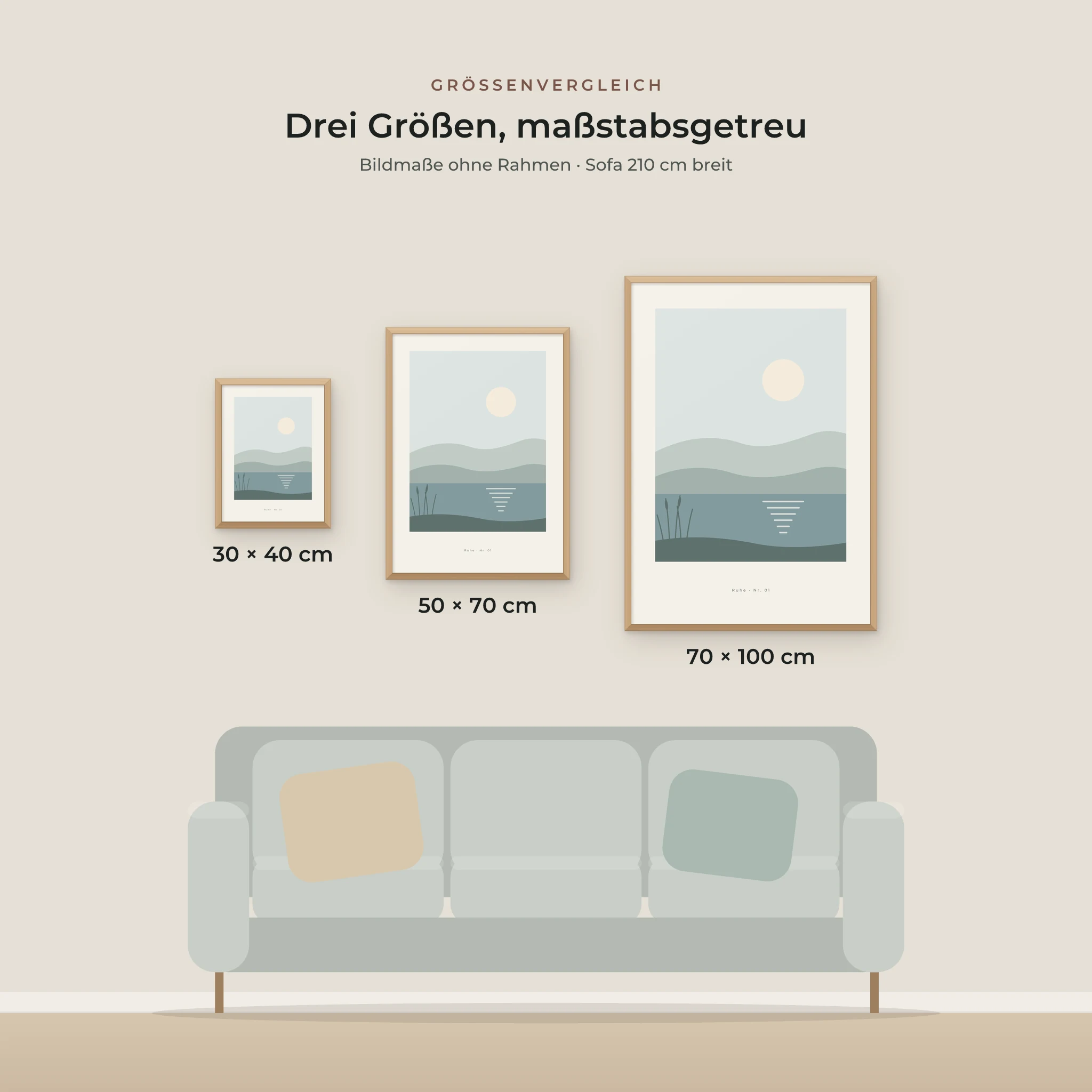Größenvergleich: Stiller See in 30 × 40, 50 × 70 und 70 × 100 cm über einem Sofa